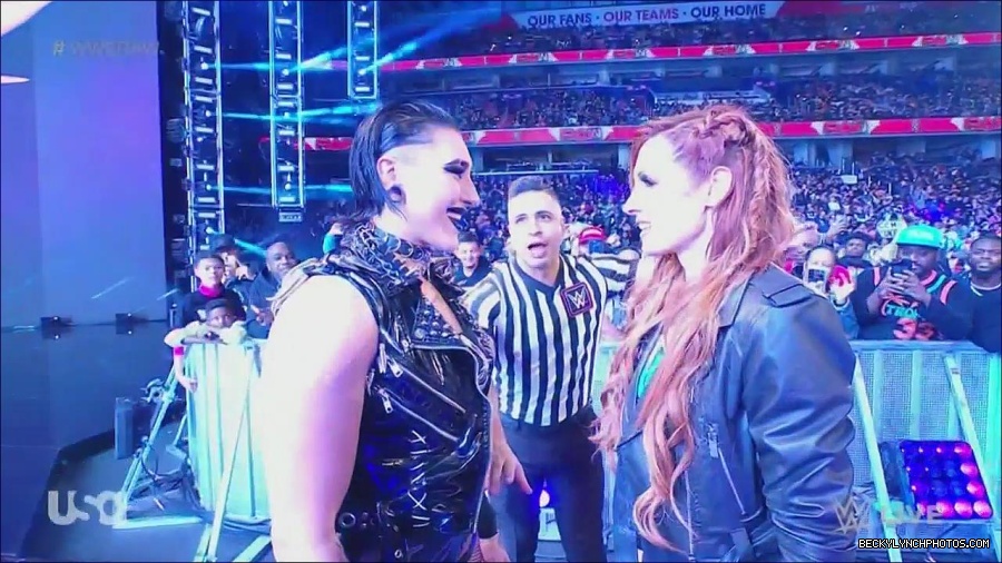 WWE_Monday_Night_Raw_2022_12_05_720p_HDTV_x264-NWCHD_mp4_002040233.jpg