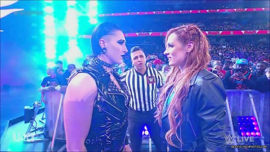 WWE_Monday_Night_Raw_2022_12_05_720p_HDTV_x264-NWCHD_mp4_002042235.jpg