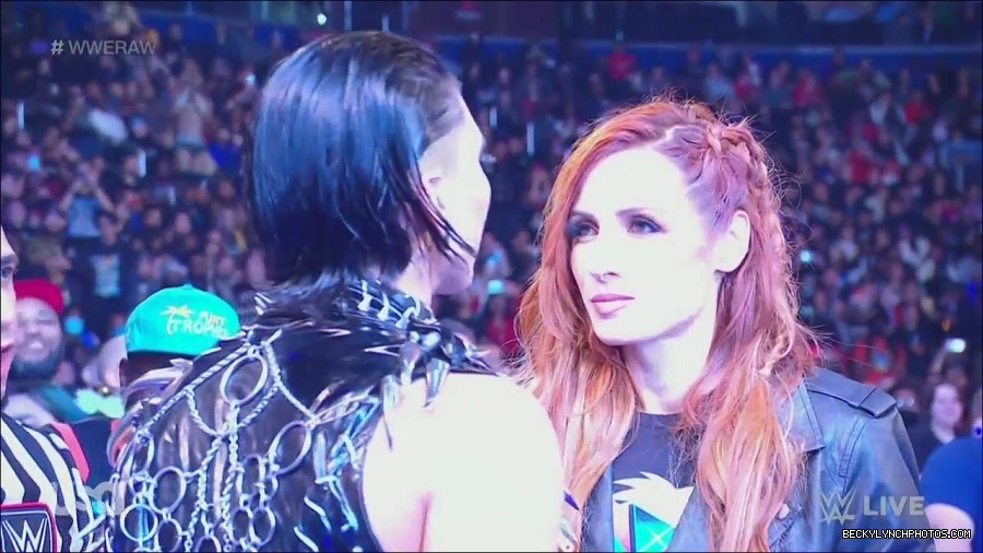 WWE_Monday_Night_Raw_2022_12_05_720p_HDTV_x264-NWCHD_mp4_002051845.jpg