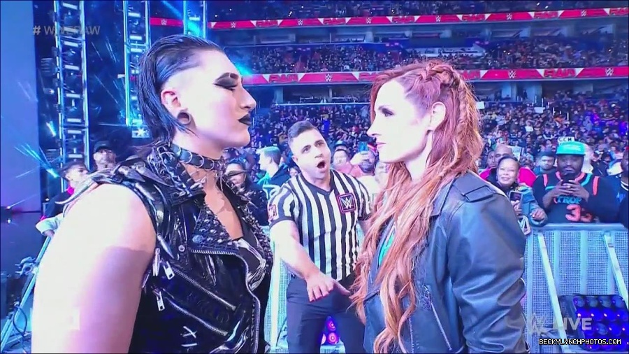 WWE_Monday_Night_Raw_2022_12_05_720p_HDTV_x264-NWCHD_mp4_002053447.jpg