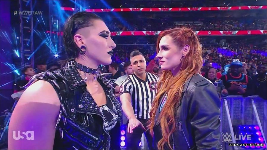 WWE_Monday_Night_Raw_2022_12_05_720p_HDTV_x264-NWCHD_mp4_002054247.jpg