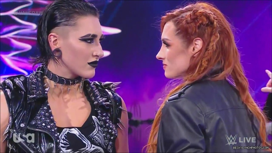 WWE_Monday_Night_Raw_2022_12_05_720p_HDTV_x264-NWCHD_mp4_002057451.jpg