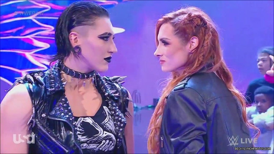 WWE_Monday_Night_Raw_2022_12_05_720p_HDTV_x264-NWCHD_mp4_002058251.jpg