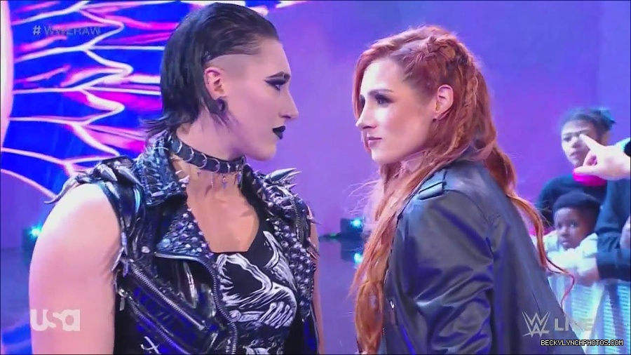 WWE_Monday_Night_Raw_2022_12_05_720p_HDTV_x264-NWCHD_mp4_002058652.jpg