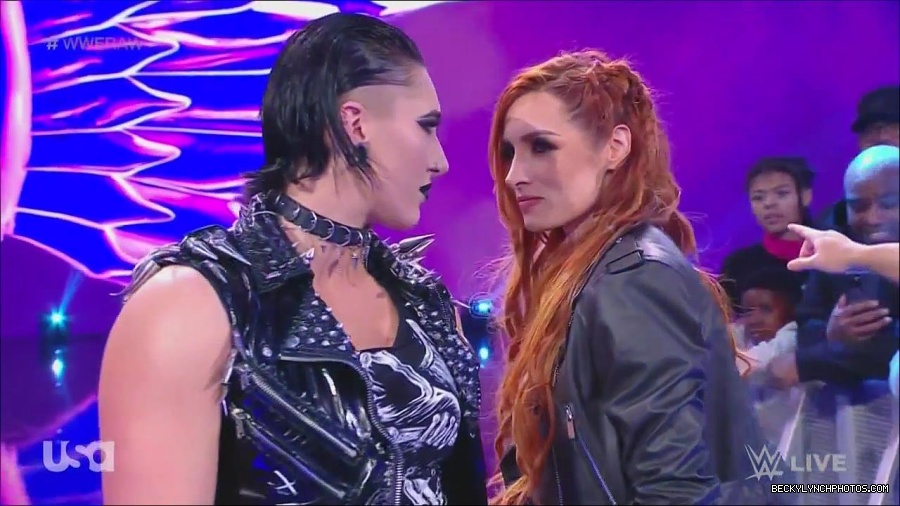 WWE_Monday_Night_Raw_2022_12_05_720p_HDTV_x264-NWCHD_mp4_002059052.jpg