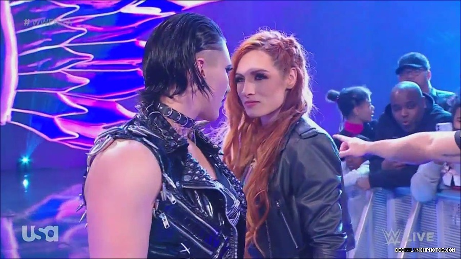 WWE_Monday_Night_Raw_2022_12_05_720p_HDTV_x264-NWCHD_mp4_002059853.jpg