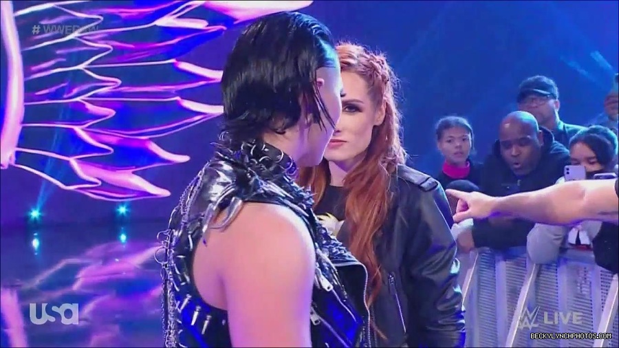 WWE_Monday_Night_Raw_2022_12_05_720p_HDTV_x264-NWCHD_mp4_002060654.jpg