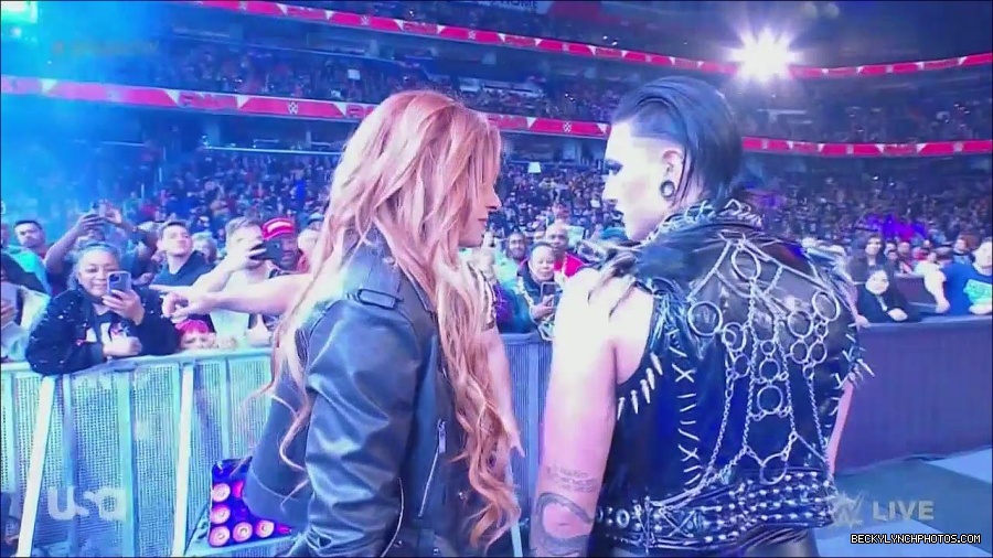 WWE_Monday_Night_Raw_2022_12_05_720p_HDTV_x264-NWCHD_mp4_002061455.jpg
