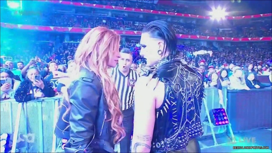 WWE_Monday_Night_Raw_2022_12_05_720p_HDTV_x264-NWCHD_mp4_002062255.jpg