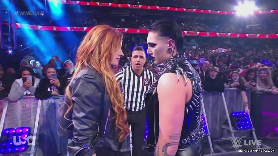 WWE_Monday_Night_Raw_2022_12_05_720p_HDTV_x264-NWCHD_mp4_002063056.jpg