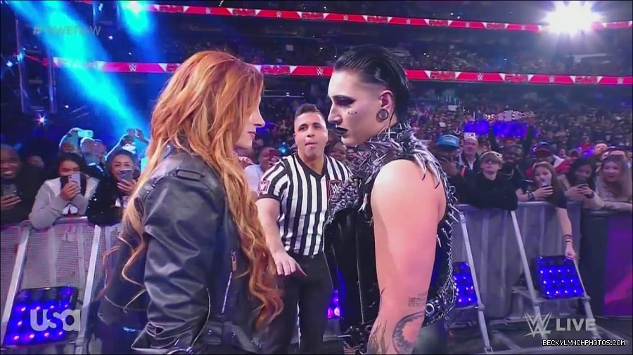 WWE_Monday_Night_Raw_2022_12_05_720p_HDTV_x264-NWCHD_mp4_002063457.jpg