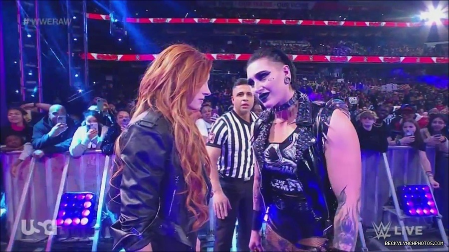 WWE_Monday_Night_Raw_2022_12_05_720p_HDTV_x264-NWCHD_mp4_002070263.jpg