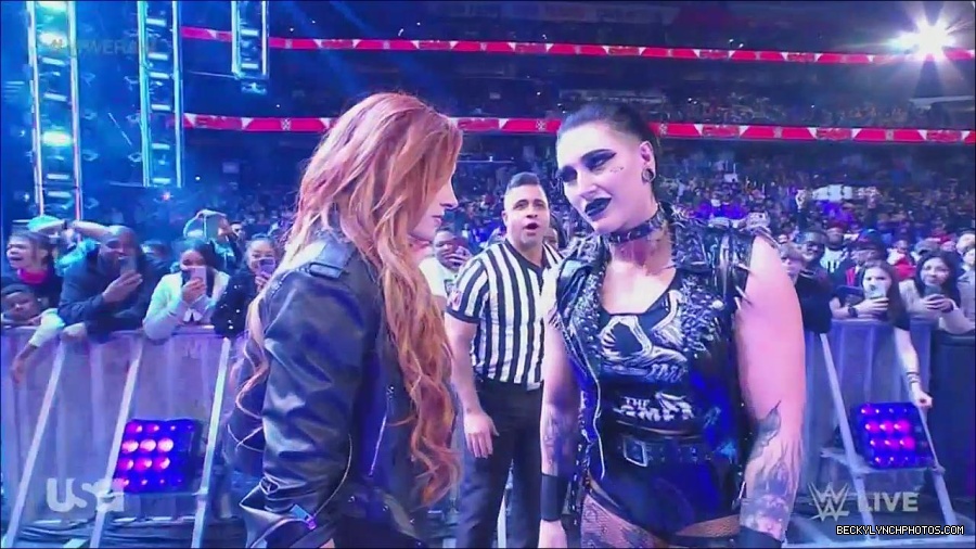 WWE_Monday_Night_Raw_2022_12_05_720p_HDTV_x264-NWCHD_mp4_002070664.jpg