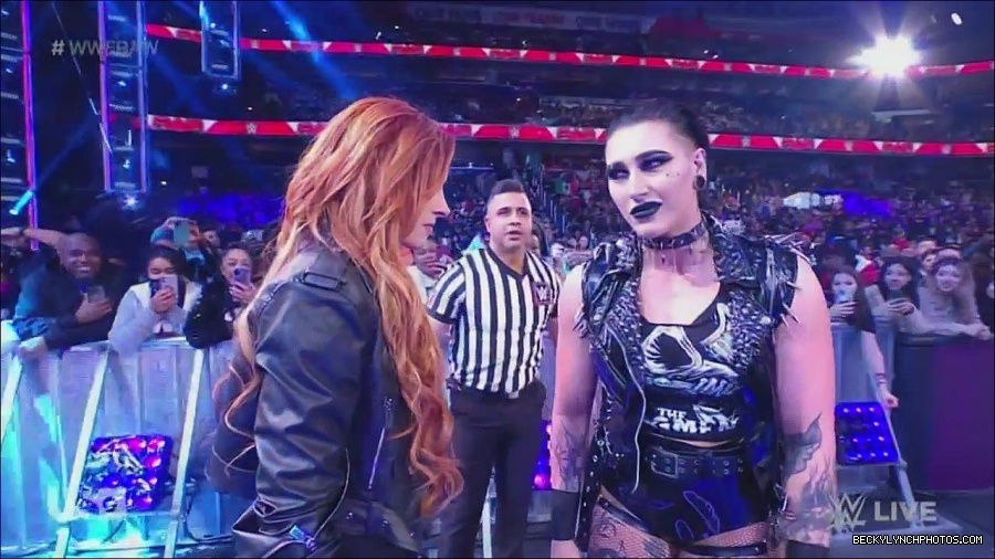 WWE_Monday_Night_Raw_2022_12_05_720p_HDTV_x264-NWCHD_mp4_002071064.jpg