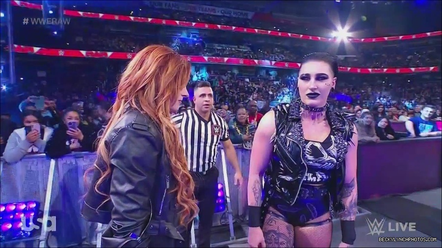 WWE_Monday_Night_Raw_2022_12_05_720p_HDTV_x264-NWCHD_mp4_002071865.jpg