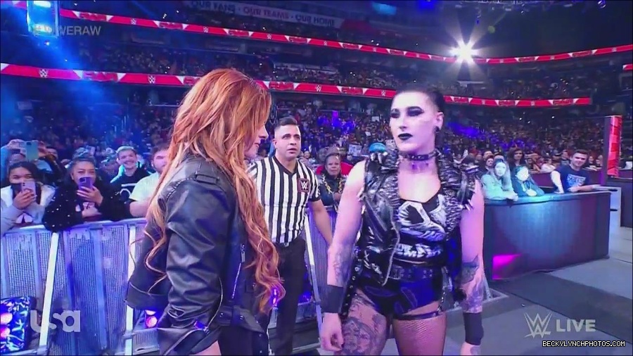 WWE_Monday_Night_Raw_2022_12_05_720p_HDTV_x264-NWCHD_mp4_002072666.jpg
