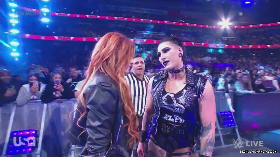 WWE_Monday_Night_Raw_2022_12_05_720p_HDTV_x264-NWCHD_mp4_002073066.jpg