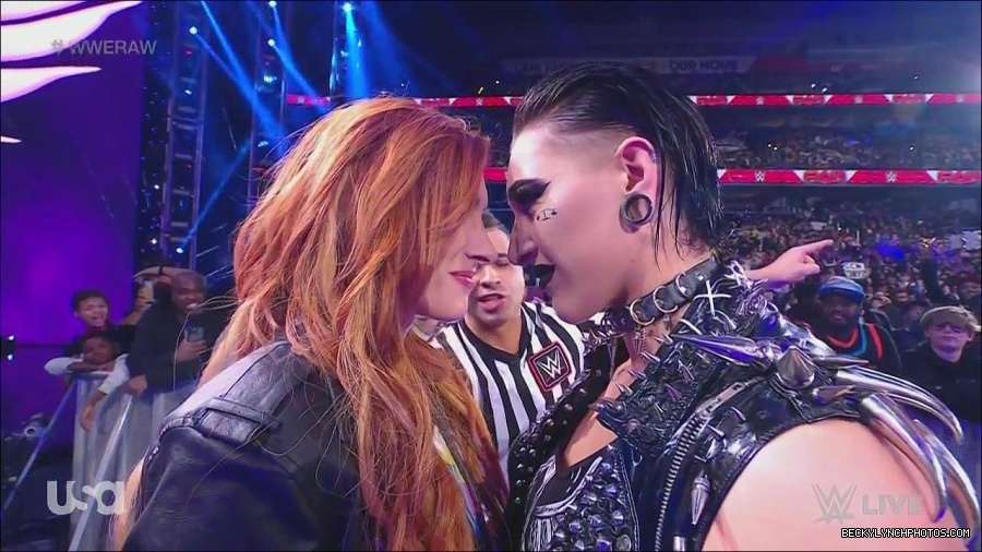 WWE_Monday_Night_Raw_2022_12_05_720p_HDTV_x264-NWCHD_mp4_002077070.jpg