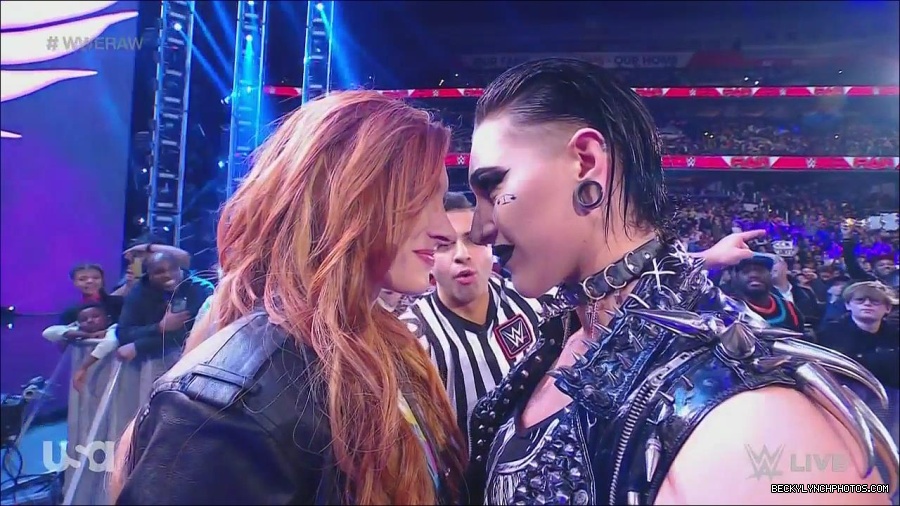 WWE_Monday_Night_Raw_2022_12_05_720p_HDTV_x264-NWCHD_mp4_002077471.jpg