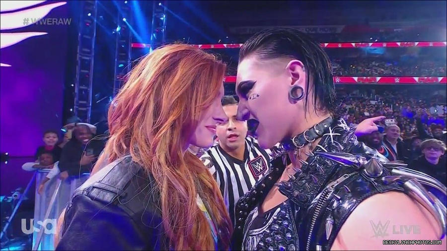 WWE_Monday_Night_Raw_2022_12_05_720p_HDTV_x264-NWCHD_mp4_002078271.jpg