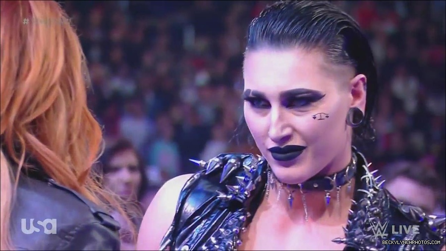 WWE_Monday_Night_Raw_2022_12_05_720p_HDTV_x264-NWCHD_mp4_002083076.jpg