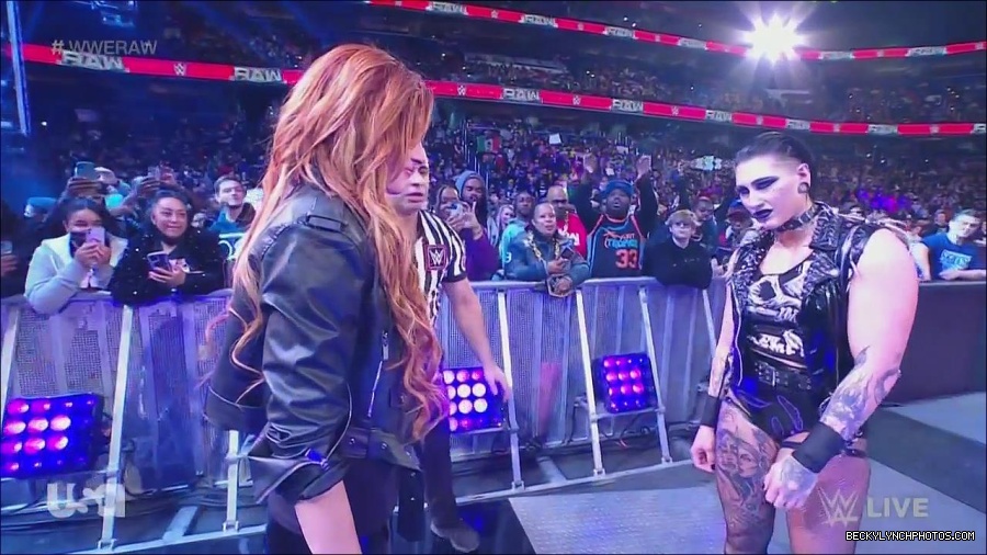 WWE_Monday_Night_Raw_2022_12_05_720p_HDTV_x264-NWCHD_mp4_002084678.jpg