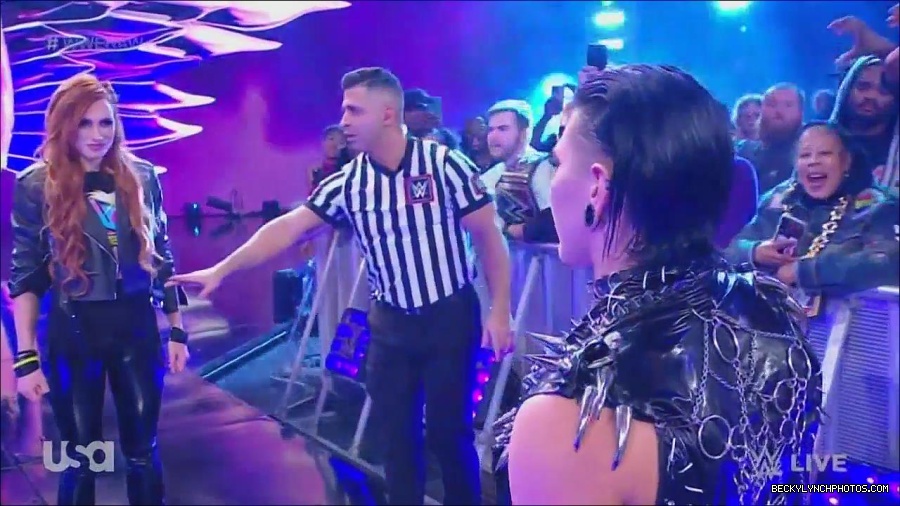 WWE_Monday_Night_Raw_2022_12_05_720p_HDTV_x264-NWCHD_mp4_002088281.jpg