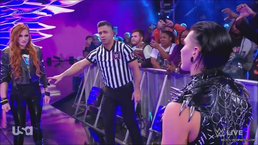WWE_Monday_Night_Raw_2022_12_05_720p_HDTV_x264-NWCHD_mp4_002088682.jpg
