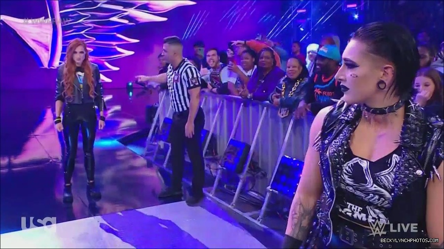 WWE_Monday_Night_Raw_2022_12_05_720p_HDTV_x264-NWCHD_mp4_002093086.jpg