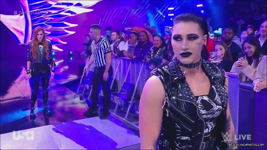 WWE_Monday_Night_Raw_2022_12_05_720p_HDTV_x264-NWCHD_mp4_002094287.jpg