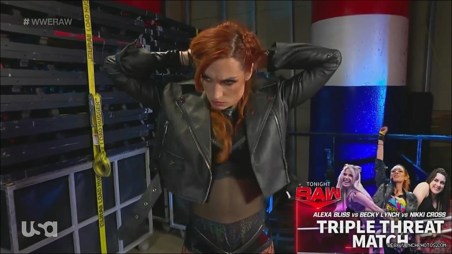 WWE_Monday_Night_Raw_2022_12_05_720p_HDTV_x264-NWCHD_mp4_006392709.jpg