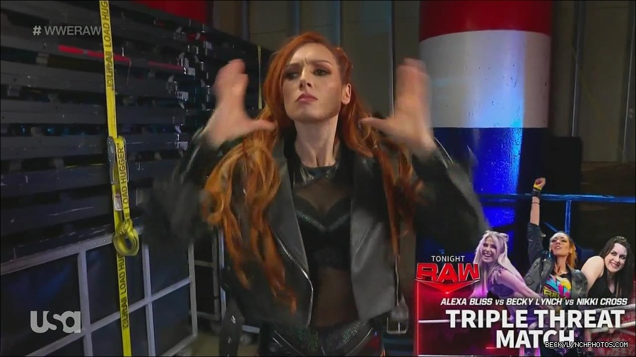 WWE_Monday_Night_Raw_2022_12_05_720p_HDTV_x264-NWCHD_mp4_006393510.jpg
