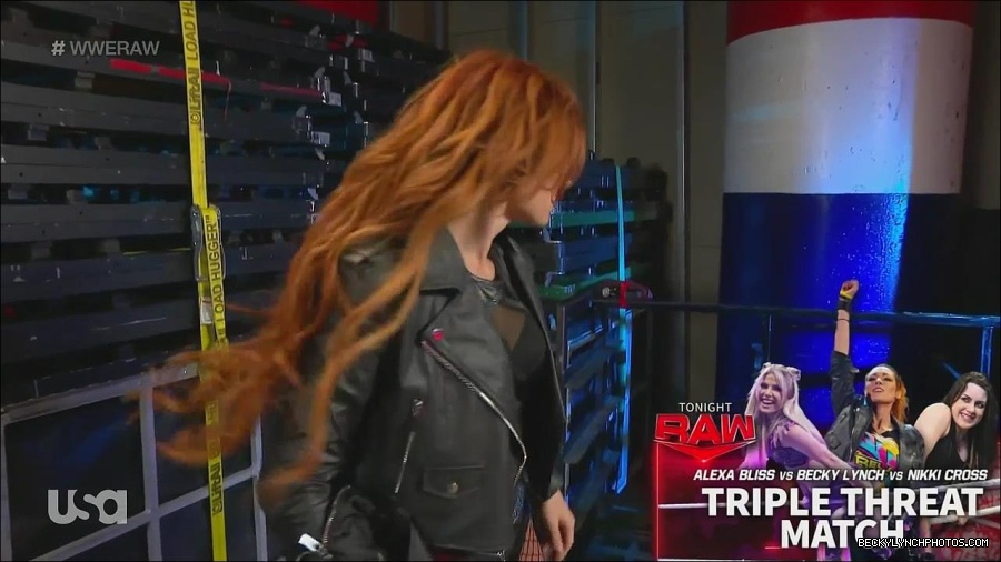 WWE_Monday_Night_Raw_2022_12_05_720p_HDTV_x264-NWCHD_mp4_006395913.jpg