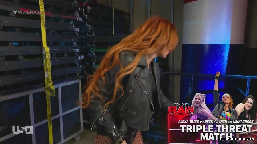 WWE_Monday_Night_Raw_2022_12_05_720p_HDTV_x264-NWCHD_mp4_006396313.jpg