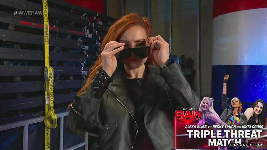 WWE_Monday_Night_Raw_2022_12_05_720p_HDTV_x264-NWCHD_mp4_006401118.jpg