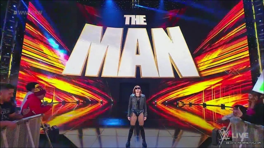 WWE_Monday_Night_Raw_2022_12_05_720p_HDTV_x264-NWCHD_mp4_006691476.jpg