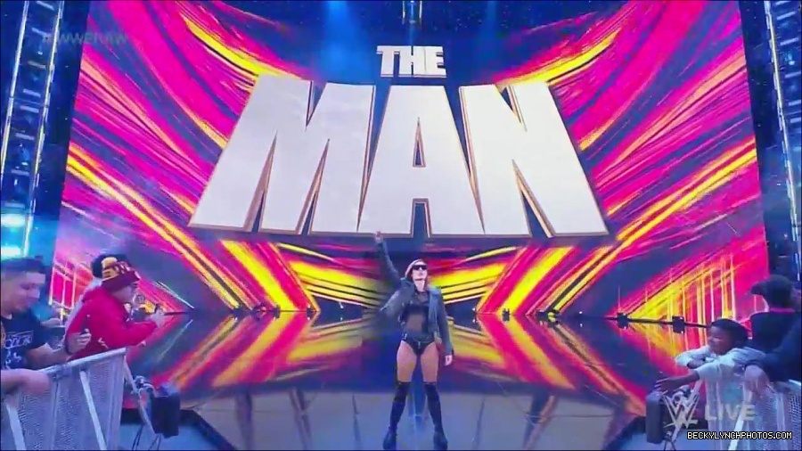 WWE_Monday_Night_Raw_2022_12_05_720p_HDTV_x264-NWCHD_mp4_006692677.jpg