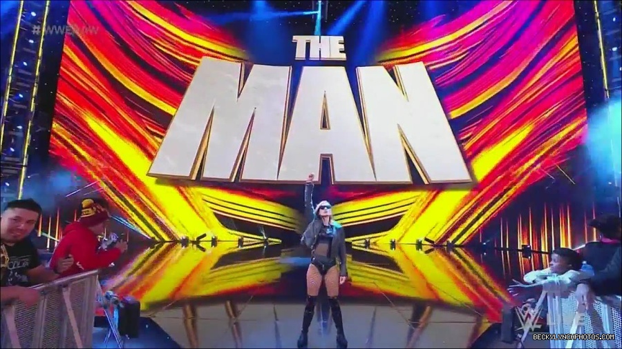WWE_Monday_Night_Raw_2022_12_05_720p_HDTV_x264-NWCHD_mp4_006693077.jpg