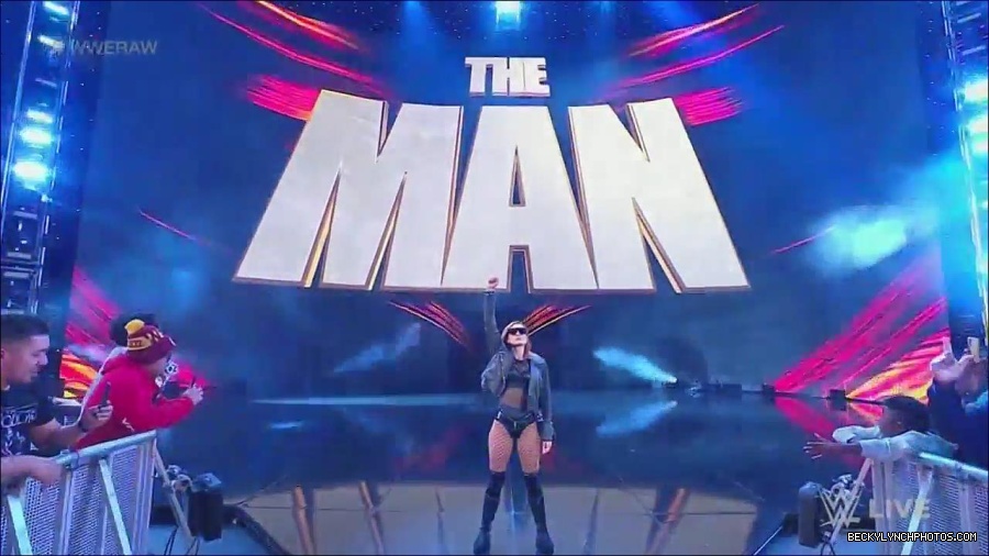 WWE_Monday_Night_Raw_2022_12_05_720p_HDTV_x264-NWCHD_mp4_006694278.jpg
