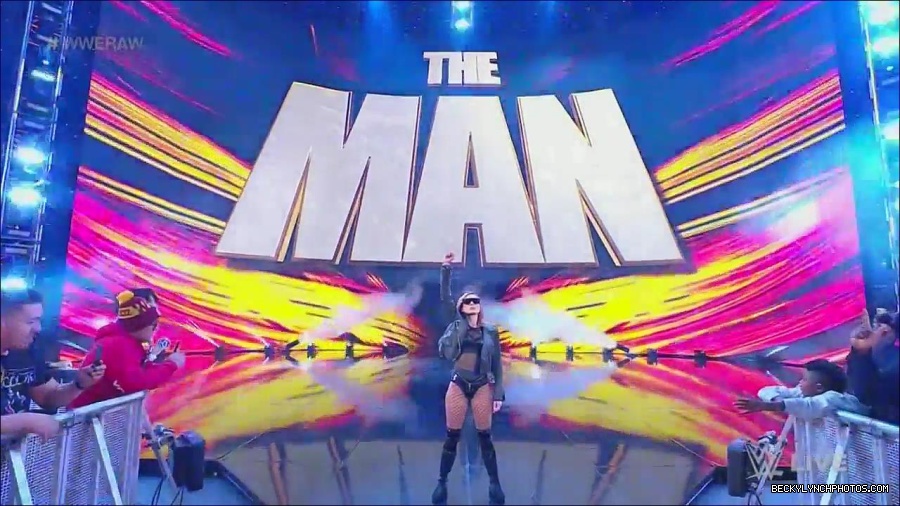 WWE_Monday_Night_Raw_2022_12_05_720p_HDTV_x264-NWCHD_mp4_006695079.jpg