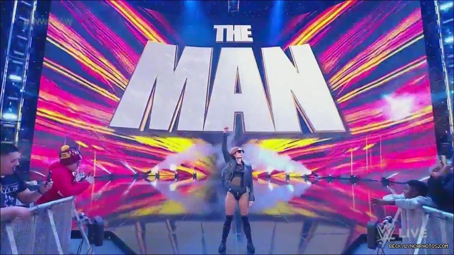 WWE_Monday_Night_Raw_2022_12_05_720p_HDTV_x264-NWCHD_mp4_006695880.jpg