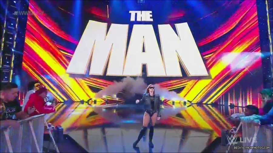 WWE_Monday_Night_Raw_2022_12_05_720p_HDTV_x264-NWCHD_mp4_006698282.jpg