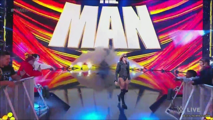 WWE_Monday_Night_Raw_2022_12_05_720p_HDTV_x264-NWCHD_mp4_006699083.jpg