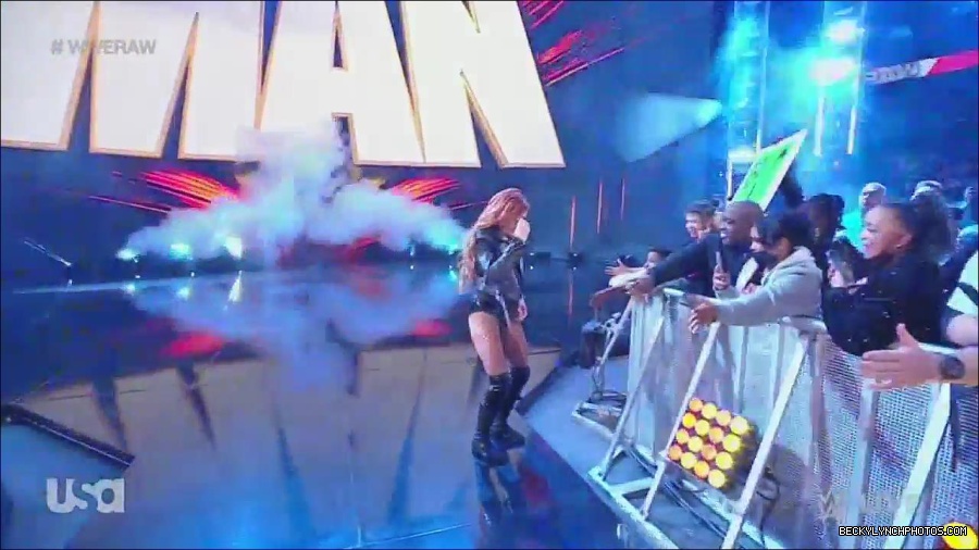 WWE_Monday_Night_Raw_2022_12_05_720p_HDTV_x264-NWCHD_mp4_006700685.jpg