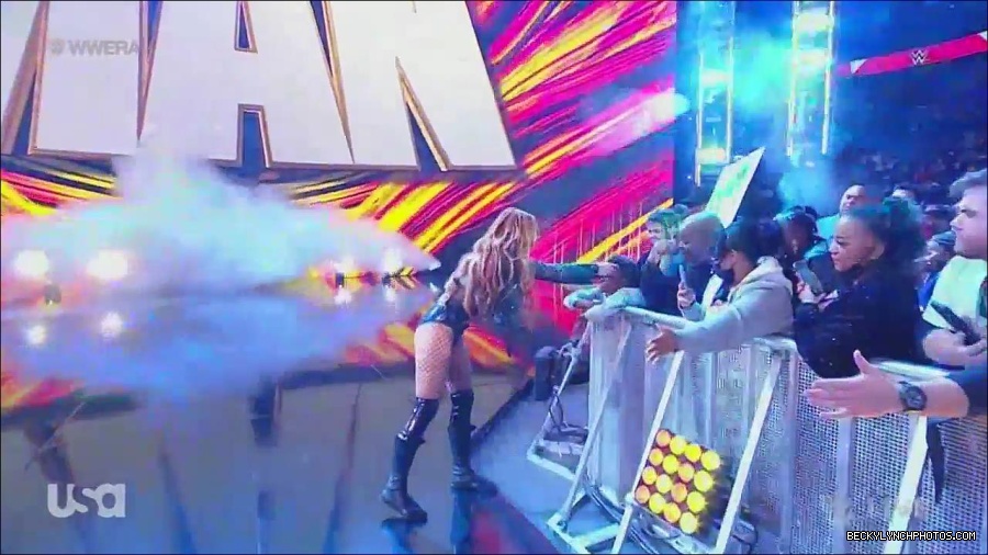 WWE_Monday_Night_Raw_2022_12_05_720p_HDTV_x264-NWCHD_mp4_006702286.jpg