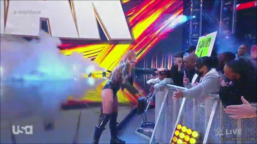 WWE_Monday_Night_Raw_2022_12_05_720p_HDTV_x264-NWCHD_mp4_006703087.jpg