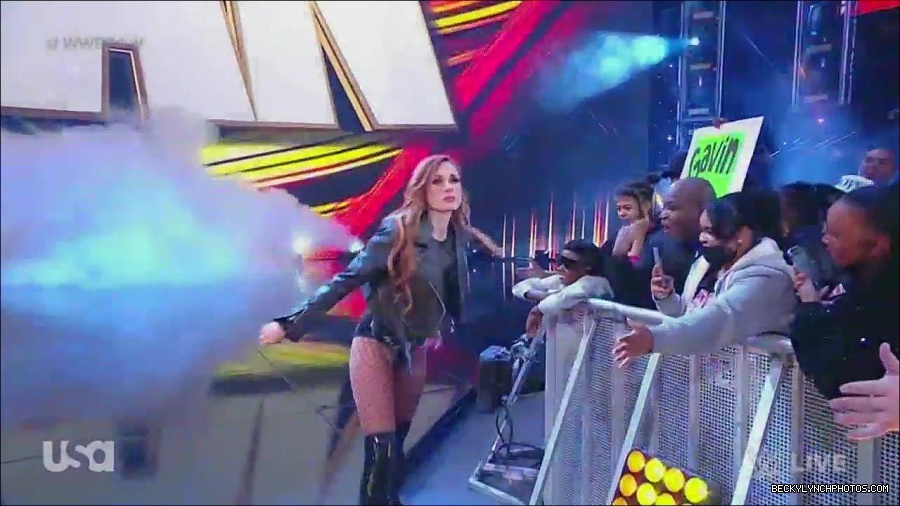 WWE_Monday_Night_Raw_2022_12_05_720p_HDTV_x264-NWCHD_mp4_006703488.jpg