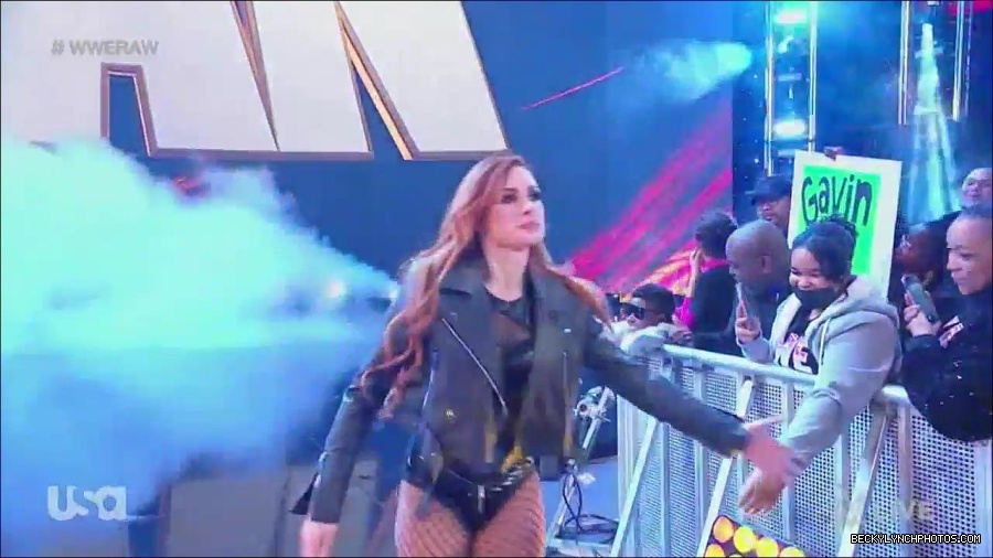 WWE_Monday_Night_Raw_2022_12_05_720p_HDTV_x264-NWCHD_mp4_006704288.jpg