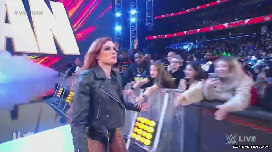 WWE_Monday_Night_Raw_2022_12_05_720p_HDTV_x264-NWCHD_mp4_006707091.jpg