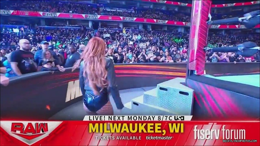 WWE_Monday_Night_Raw_2022_12_05_720p_HDTV_x264-NWCHD_mp4_006710695.jpg